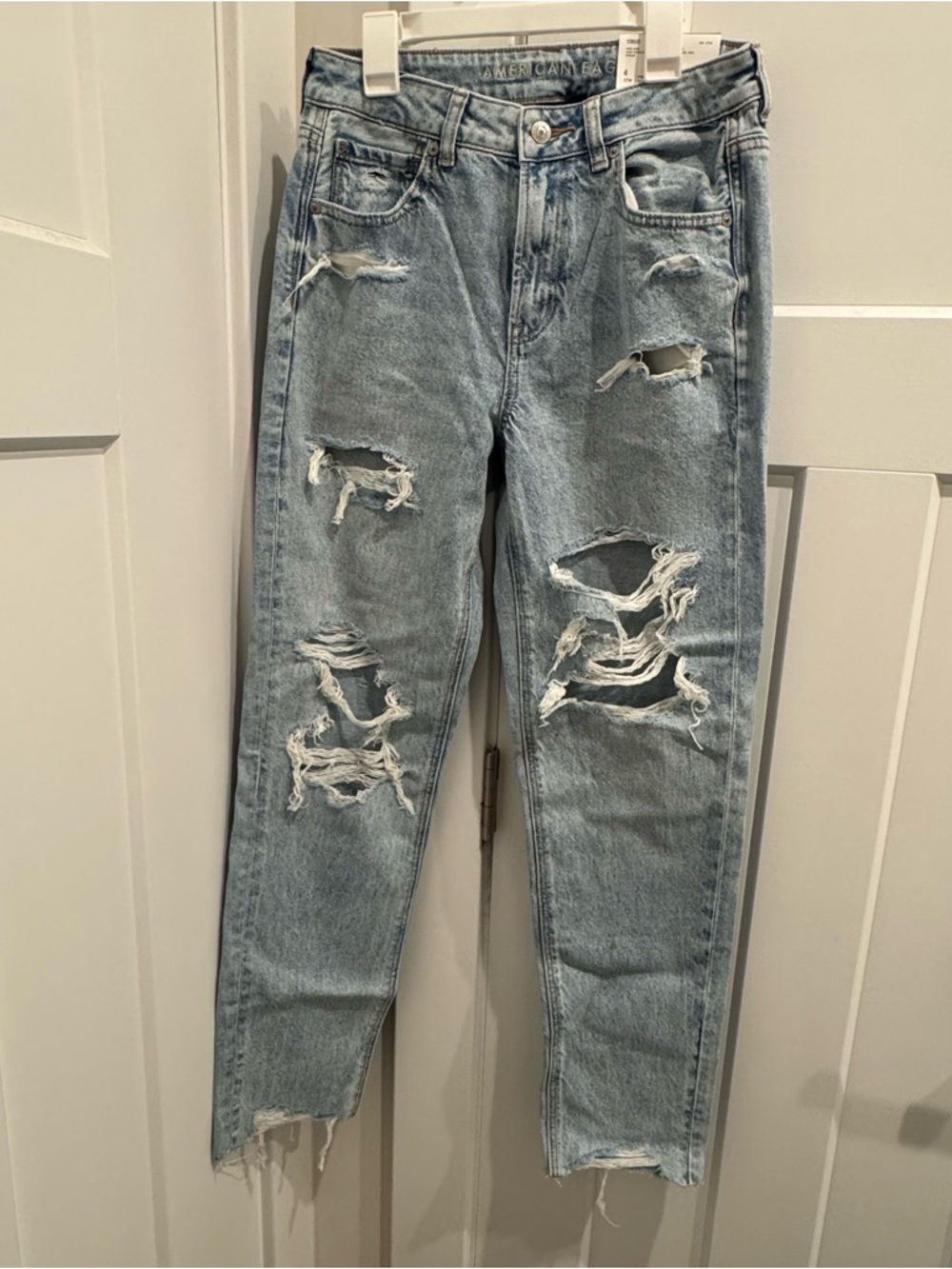 American Eagle Mom Jeans Size 4 27W Super High Rise Light Super Bleach Strigid